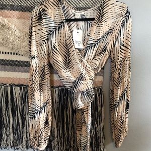 NWT Billabong crop body wrap top S